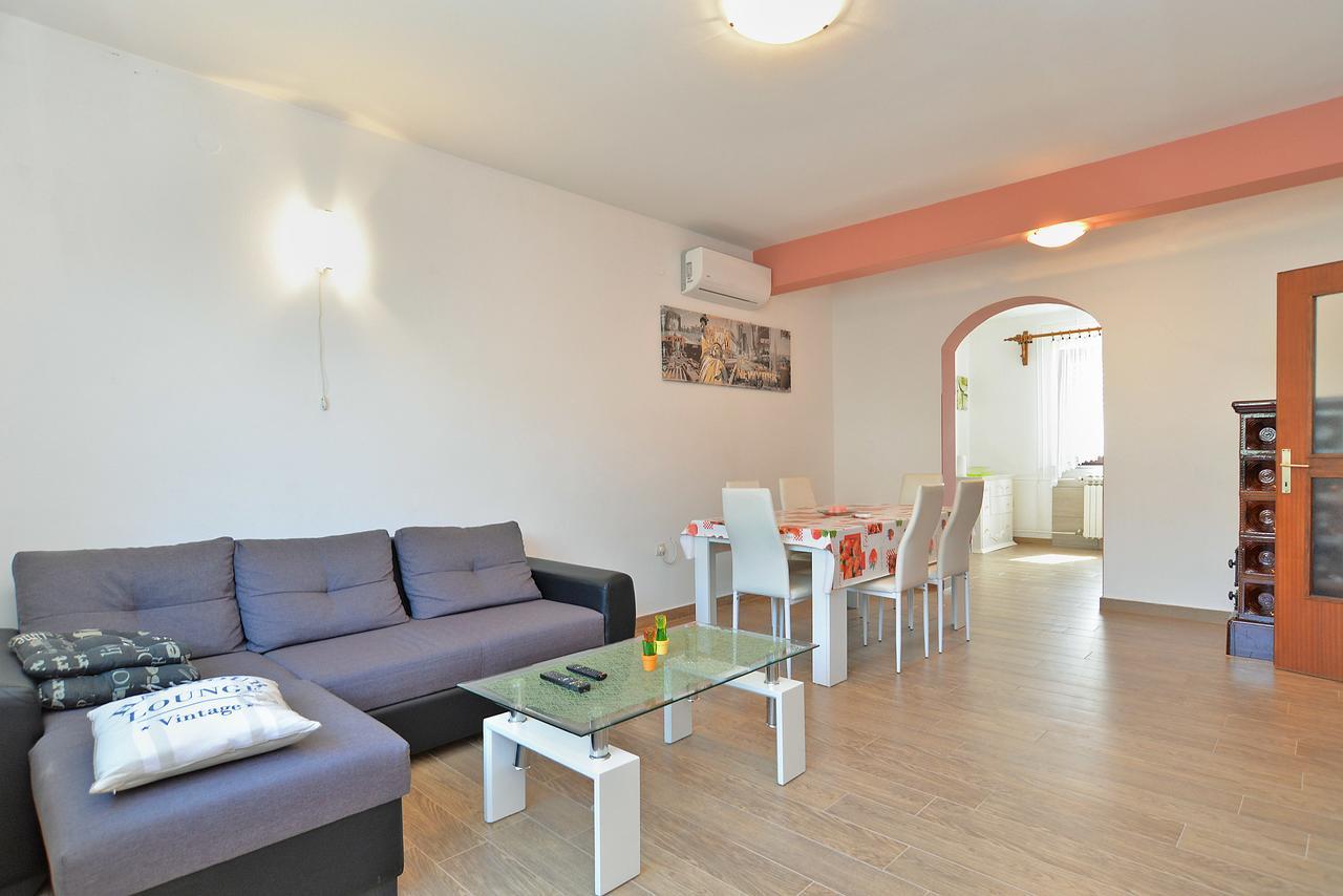 Apartments Gracijano 1724 Ližnjan Eksteriør bilde