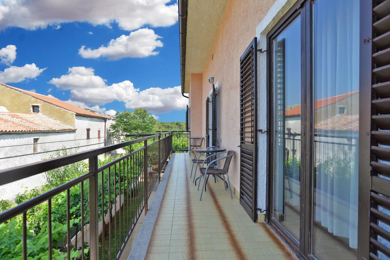 Apartments Gracijano 1724 Ližnjan Eksteriør bilde